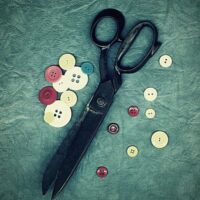 Ciseaux et boutons Atelier Kélmy Ciseaux et boutons Atelier Kélmy